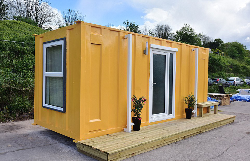 集裝箱也能當(dāng)住宅？英國企業(yè)家創(chuàng)新改造，為流浪漢提供溫暖家園