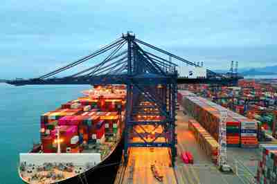 航拍深圳鹽田集裝箱港 密密麻麻，蔚為壯觀